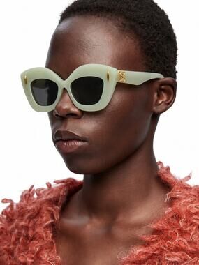 New Loewe Lw40127I 95A Milky Green Cat-Eye Sunglasses Authentic